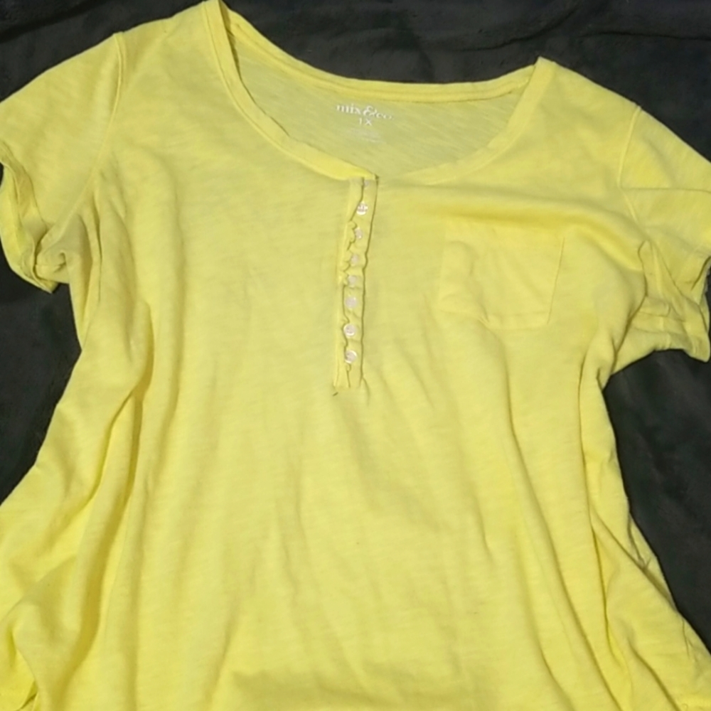 Mix & co yellow tee with pocket